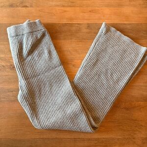 Abercrombie & Fitch Women’s Ribbed Gray Pants - medium